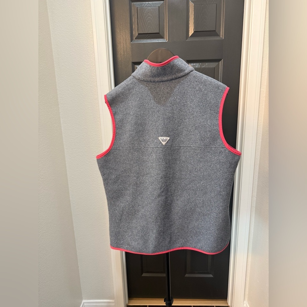 Columbia Woman’s Gray Fleece Vest with Pink Trim - Picture 2 of 4